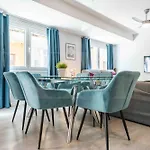 Spacious 4-Bedroom Apartment with Private Terrace - Málaga Historic Center