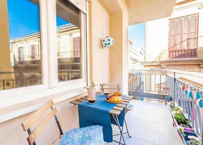 Spacious 4-Bedroom Apartment with Private Terrace - Málaga Historic Center